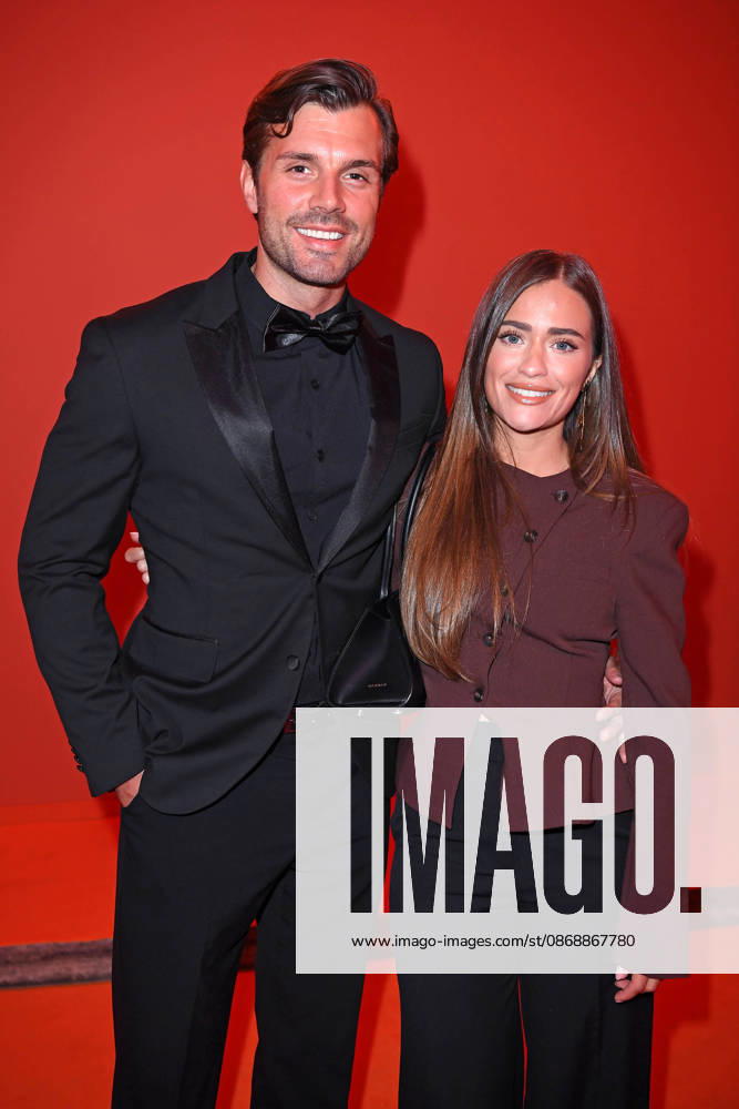 Tim Reitz mit Freundin Vivien Grabarits bei der ABOUT YOU OPERA FASHION SHOW im Admiralspalast in Berlin am 07.10.2026