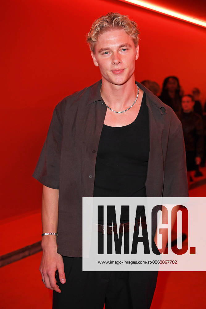 Yanneck Wiese bei der ABOUT YOU OPERA FASHION SHOW im Admiralspalast in Berlin am 07.10.2026