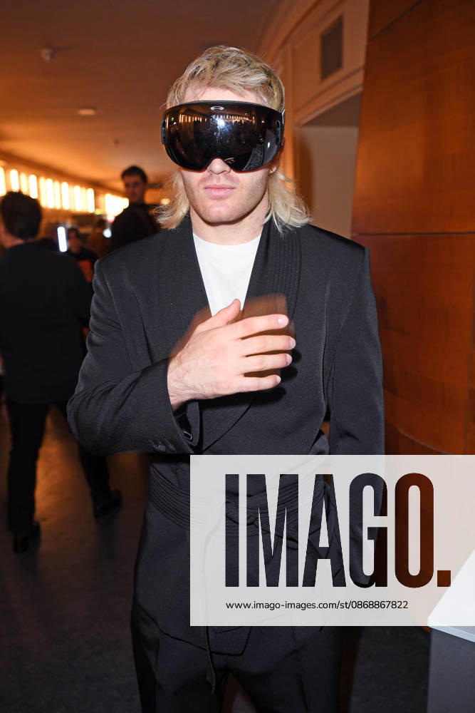 Ski Aggu (August Jean Diederich) bei der ABOUT YOU OPERA FASHION SHOW im Admiralspalast in Berlin am 07.10.2026