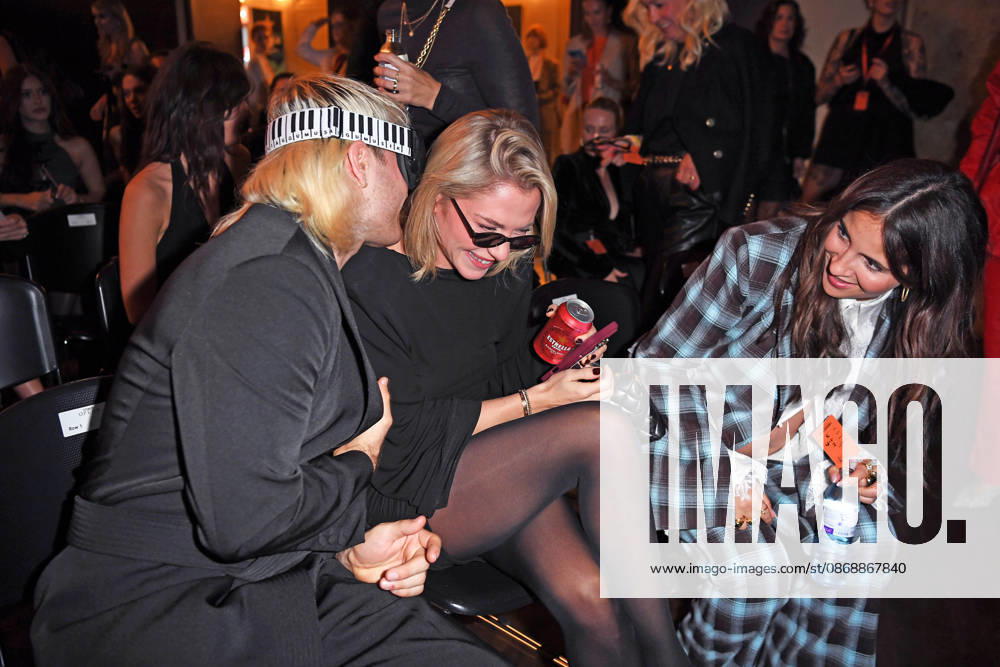 Ski Aggu (August Jean Diederich), Valentina Pahde, Chryssanthi Kavazi bei der ABOUT YOU OPERA FASHION SHOW im Admiralspalast in Berlin am 07.10.2026