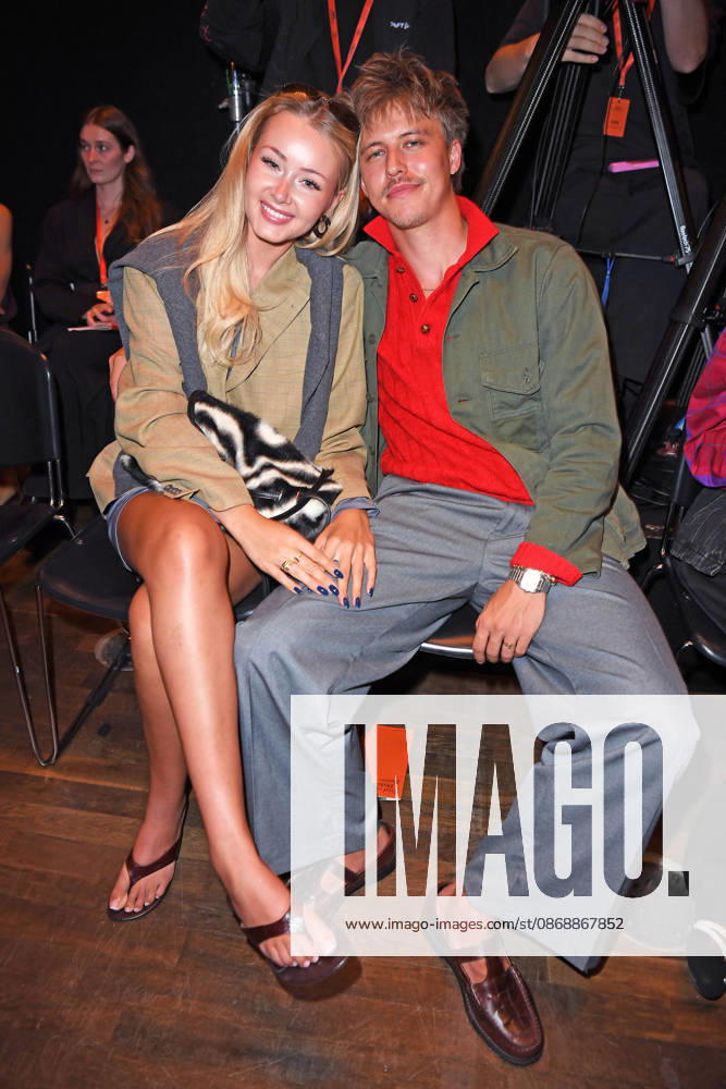Levin Hotho mit Freundin Lili Hamann bei der ABOUT YOU OPERA FASHION SHOW im Admiralspalast in Berlin am 07.10.2026
