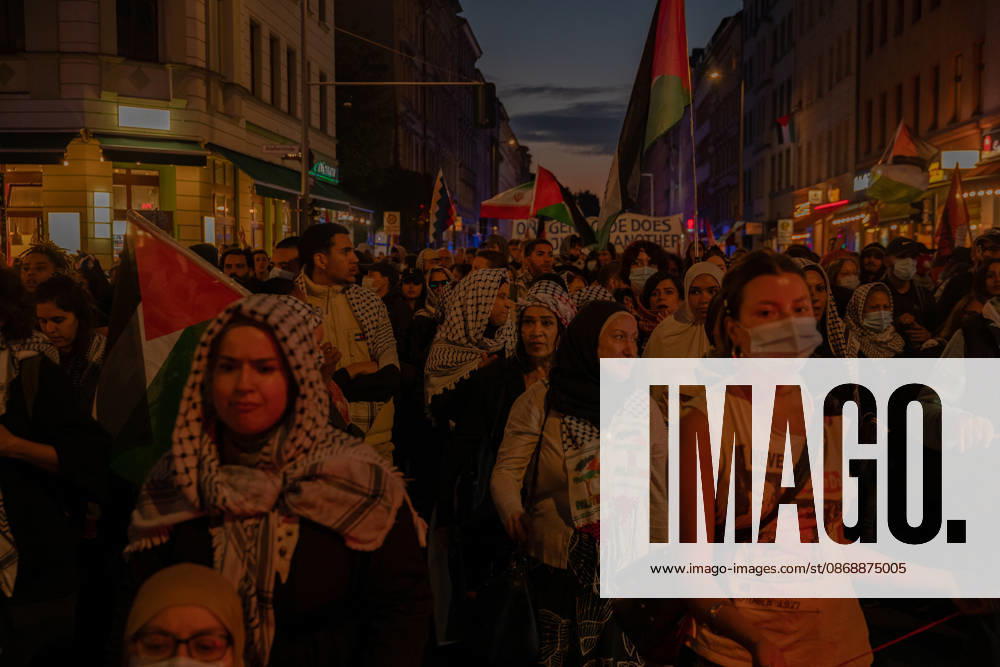 Hundereds of pro-palestinian protesters gather in Berlin, Germany, on October 7, 2026. This marks the three-year anniversary of the Hamas led border attacks in Southern Israel. Germany - ZUMAj167 20261007_zip_j167_011