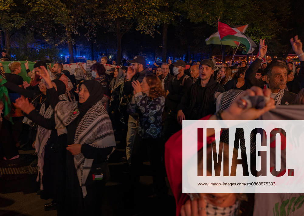 Hundereds of pro-palestinian protesters gather in Berlin, Germany, on October 7, 2026. This marks the three-year anniversary of the Hamas led border attacks in Southern Israel. Germany - ZUMAj167 20261007_zip_j167_034