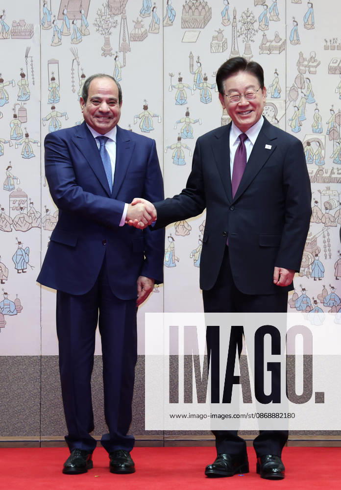 S. Korea-Egypt summit S. Korea-Egypt summit South Korean President Lee Jae Myung (R) poses for a photo with Egyptian President Abdel Fattah El-Sisi prior to their summit talks at the presidential office Cheong Wa Dae in Seoul on Oct. 8, 2026. (Yonhap) 2026-10-08 11:27:05 <Copyright ¨Ï 1980-2026 YONHAPNEWS AGENCY. .> ¼¿ïƯº°½Ã