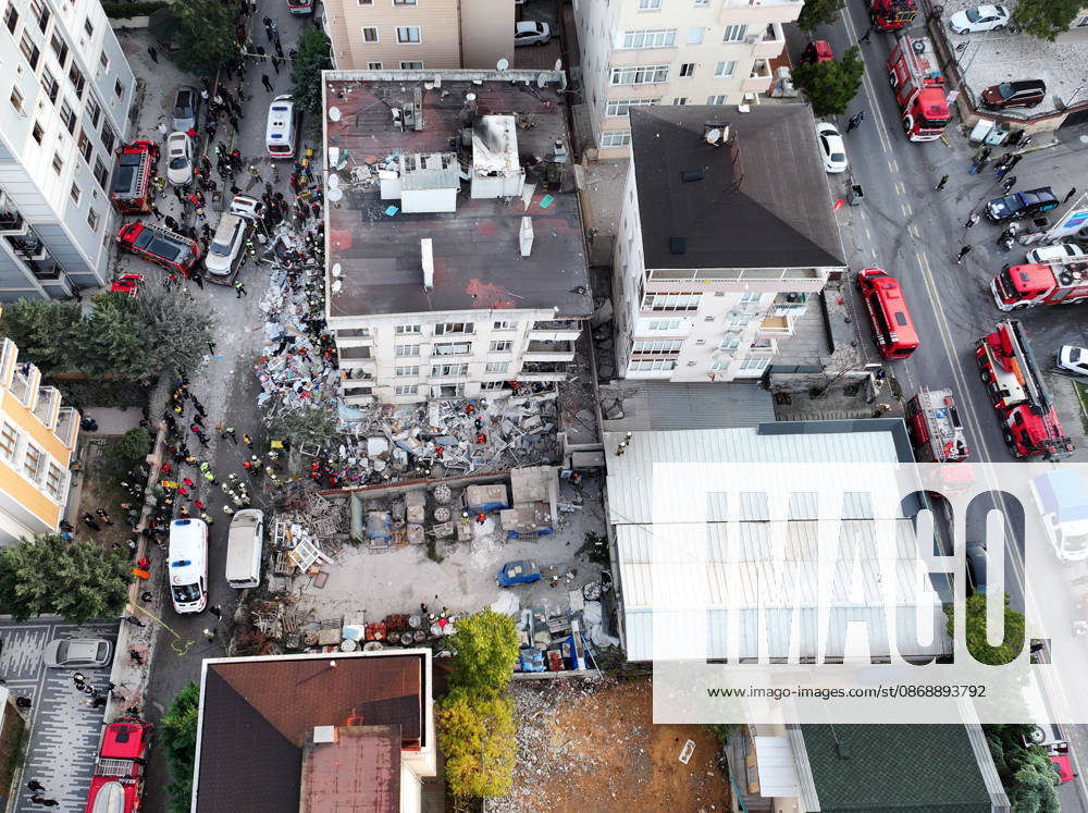 Partial collapse occurs in 7-story building in Istanbul s Maltepe district ISTANBUL, TURKIYE - OCTOBER 8: An aerial view shows search and rescue operations underway after the lower floors of a seven-story building partially collapse in the Maltepe district of Istanbul, Turkiye, on October 8, 2026. Murat Sengul Anadolu Istanbul Turkey. Editorial use only. Please get in touch for any other usage.