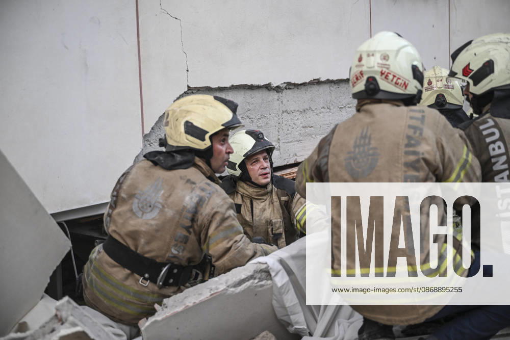 Partial collapse occurs in 7-story building in Istanbul s Maltepe district ISTANBUL, TURKIYE - OCTOBER 8: Search and rescue personnel, including firefighters, AFAD, UMKE, and police teams, operate at the site of a partial building collapse in the Cevizli neighborhood of Maltepe district, Istanbul, Turkiye on October 8, 2026. Trapped residents on the unaffected upper floors were evacuated while emergency teams initiated search and rescue efforts beneath the collapsed lower levels. Murat Sengul Anadolu Istanbul Turkey. Editorial use only. Please get in touch for any other usage.
