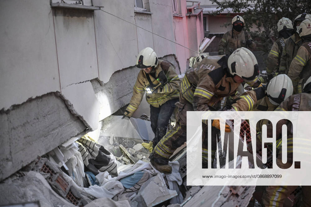 Partial collapse occurs in 7-story building in Istanbul s Maltepe district ISTANBUL, TURKIYE - OCTOBER 8: Search and rescue personnel, including firefighters, AFAD, UMKE, and police teams, operate at the site of a partial building collapse in the Cevizli neighborhood of Maltepe district, Istanbul, Turkiye on October 8, 2026. Trapped residents on the unaffected upper floors were evacuated while emergency teams initiated search and rescue efforts beneath the collapsed lower levels. Murat Sengul Anadolu Istanbul Turkey. Editorial use only. Please get in touch for any other usage.