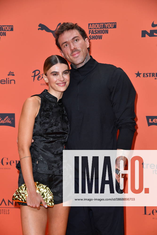 ABOUT YOU Opera Modenschau Romina Palm und Christian Wolf bei der ABOUT YOU Opera Modenschau in Berlin am 07.10.2026
