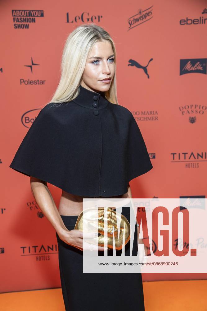 ABB ABOUTYOU- Caroline Daur zu Gast auf dem Orangenen Teppich bei der ABOUT YOU Opera Fashion Show im Admiralspalast am 07.10.2026 Berlin Deutschland