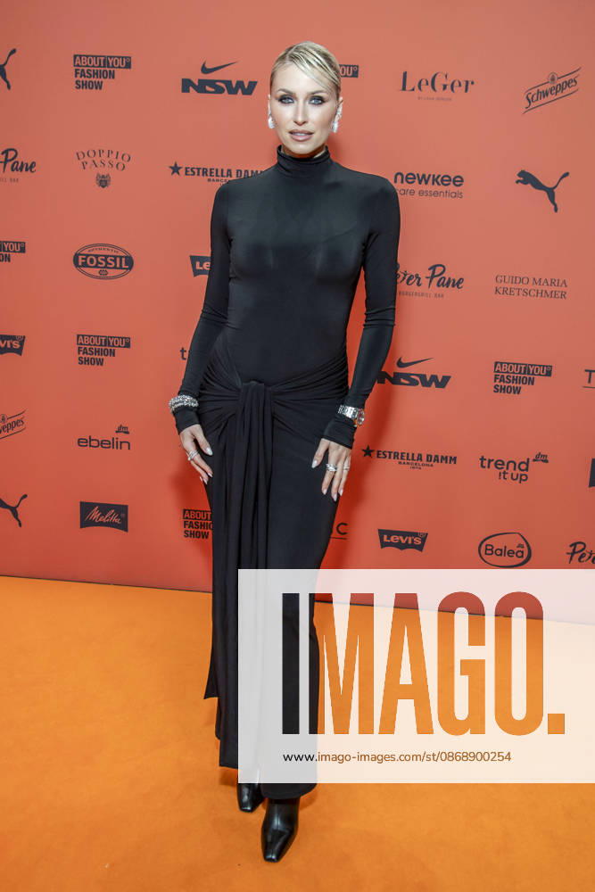 ABB ABOUTYOU- Lena Gercke zu Gast auf dem Orangenen Teppich bei der ABOUT YOU Opera Fashion Show im Admiralspalast am 07.10.2026 Berlin Deutschland