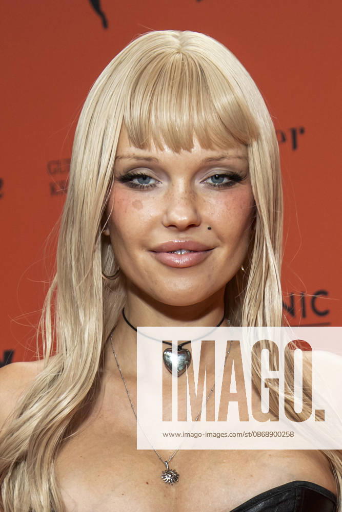 ABB ABOUTYOU- Bonnie Strange zu Gast auf dem Orangenen Teppich bei der ABOUT YOU Opera Fashion Show im Admiralspalast am 07.10.2026 Berlin Deutschland