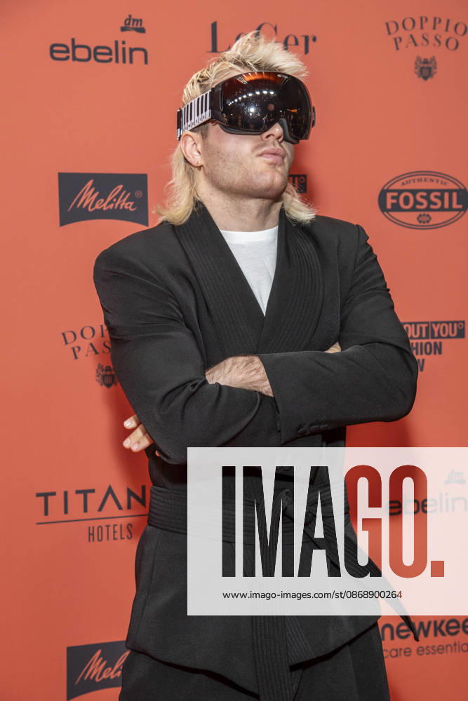 ABB ABOUTYOU- Ski Aggu zu Gast auf dem Orangenen Teppich bei der ABOUT YOU Opera Fashion Show im Admiralspalast am 07.10.2026 Berlin Deutschland