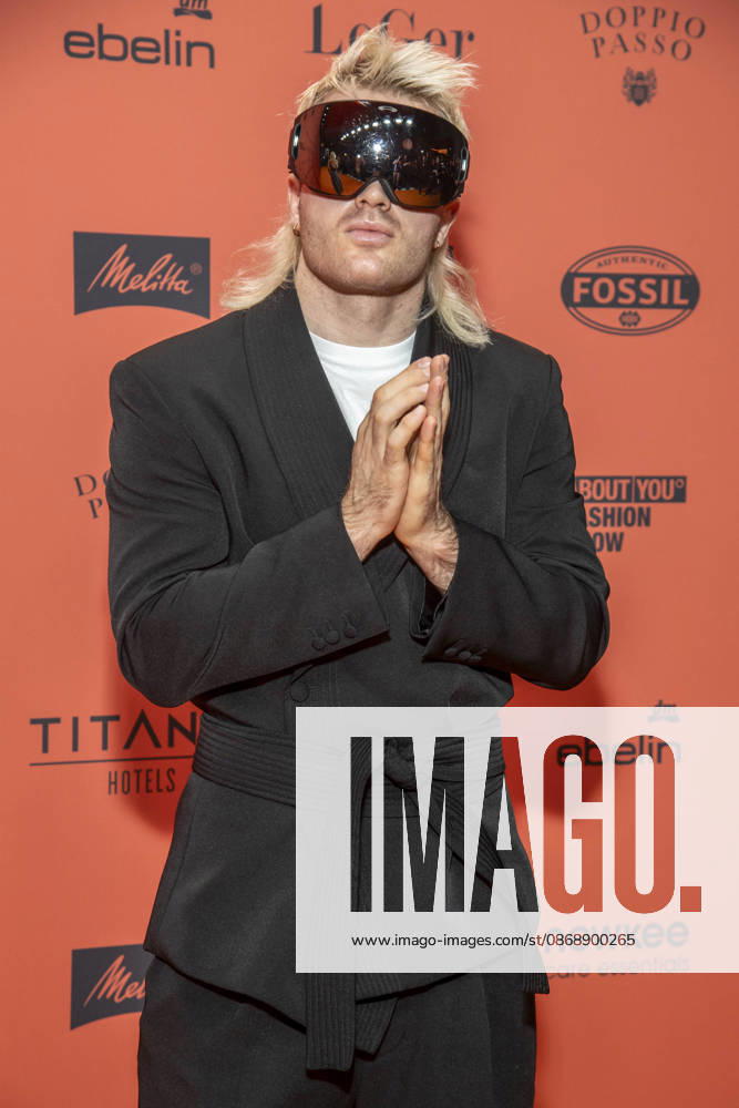 ABB ABOUTYOU- Ski Aggu zu Gast auf dem Orangenen Teppich bei der ABOUT YOU Opera Fashion Show im Admiralspalast am 07.10.2026 Berlin Deutschland