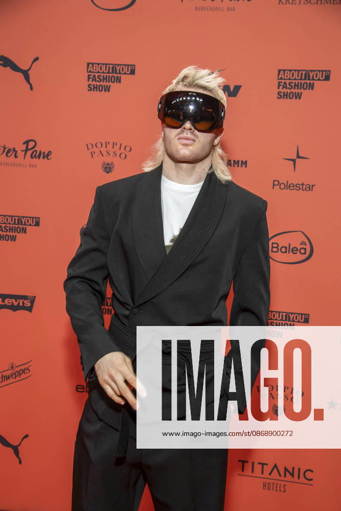 ABB ABOUTYOU- Ski Aggu zu Gast auf dem Orangenen Teppich bei der ABOUT YOU Opera Fashion Show im Admiralspalast am 07.10.2026 Berlin Deutschland