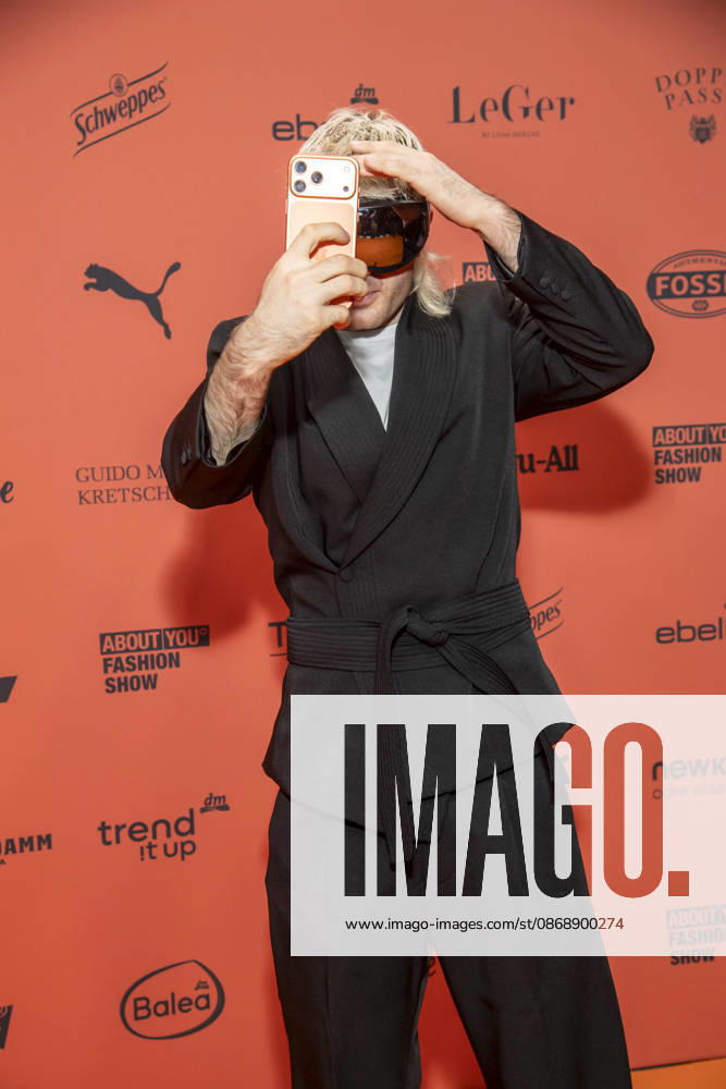 ABB ABOUTYOU- Ski Aggu zu Gast auf dem Orangenen Teppich bei der ABOUT YOU Opera Fashion Show im Admiralspalast am 07.10.2026 Berlin Deutschland