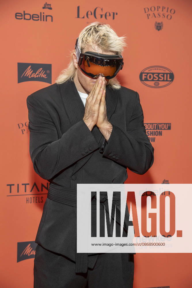 ABB ABOUTYOU- Ski Aggu zu Gast auf dem Orangenen Teppich bei der ABOUT YOU Opera Fashion Show im Admiralspalast am 07.10.2026 Berlin Deutschland