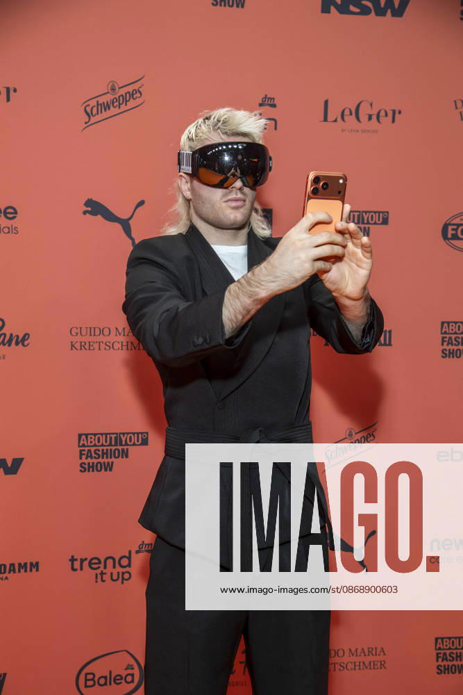ABB ABOUTYOU- Ski Aggu zu Gast auf dem Orangenen Teppich bei der ABOUT YOU Opera Fashion Show im Admiralspalast am 07.10.2026 Berlin Deutschland