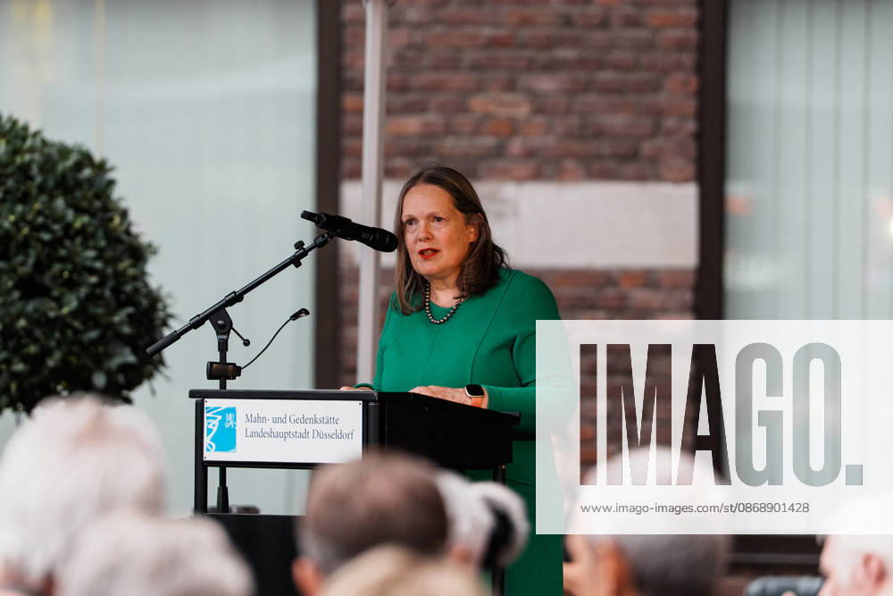 Kundgebung in Düsseldorf zum Jahrestag des Terrorangriffs der Hamas auf Israel am 7. Oktober 2023 und gegen Antisemitismus, Rede Henrike Tetz (Vorsitzende Förderkreis Mahn- und Gedenkstätte Düsseldorf, Oberkirchenrätin Evangelische Kirche im Rheinland)