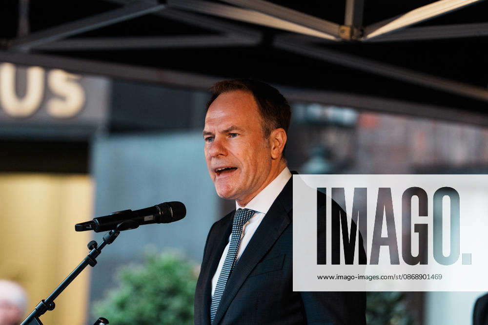 Kundgebung in Düsseldorf zum Jahrestag des Terrorangriffs der Hamas auf Israel am 7. Oktober 2023 und gegen Antisemitismus, Rede Dr. Stephan Keller (Oberbürgermeister Düsseldorf, Schirmherr, CDU)
