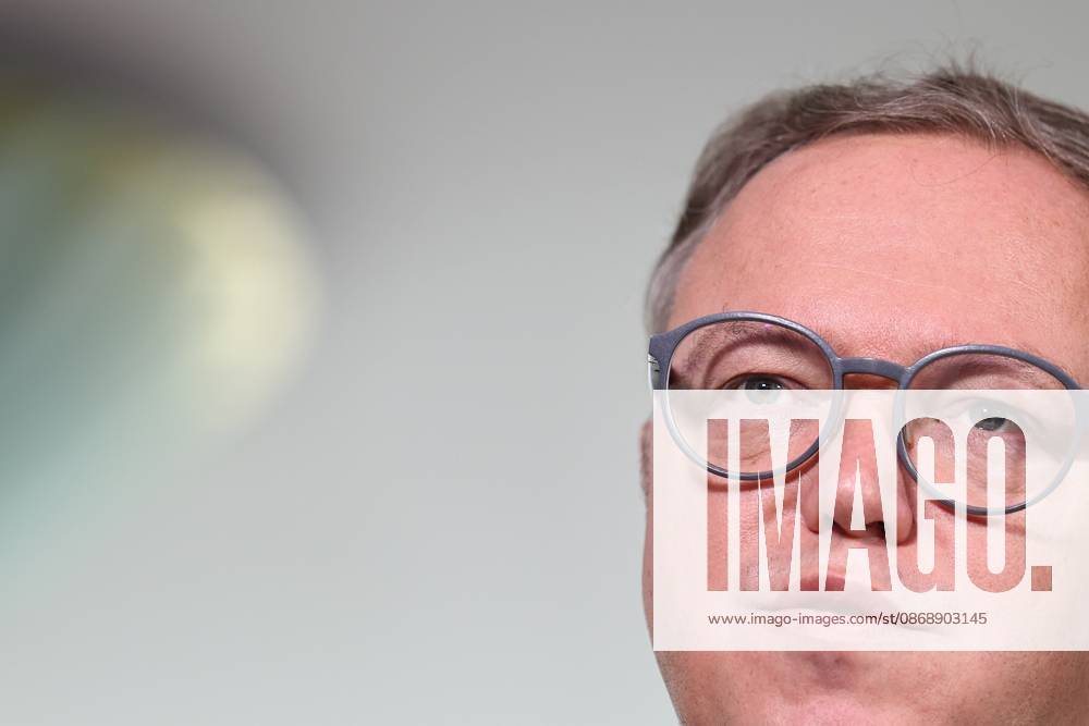 Thueringer Landtag - Statement Ministerpraesident Mario Voigt (CDU) 07.10.2026, Erfurt, Thueringer Landtag, Statement von Ministerpraesident Mario Voigt (CDU), er hat die Klage zurueckgezogen, er akzeptiert die Aberkennung seines Doktortitels