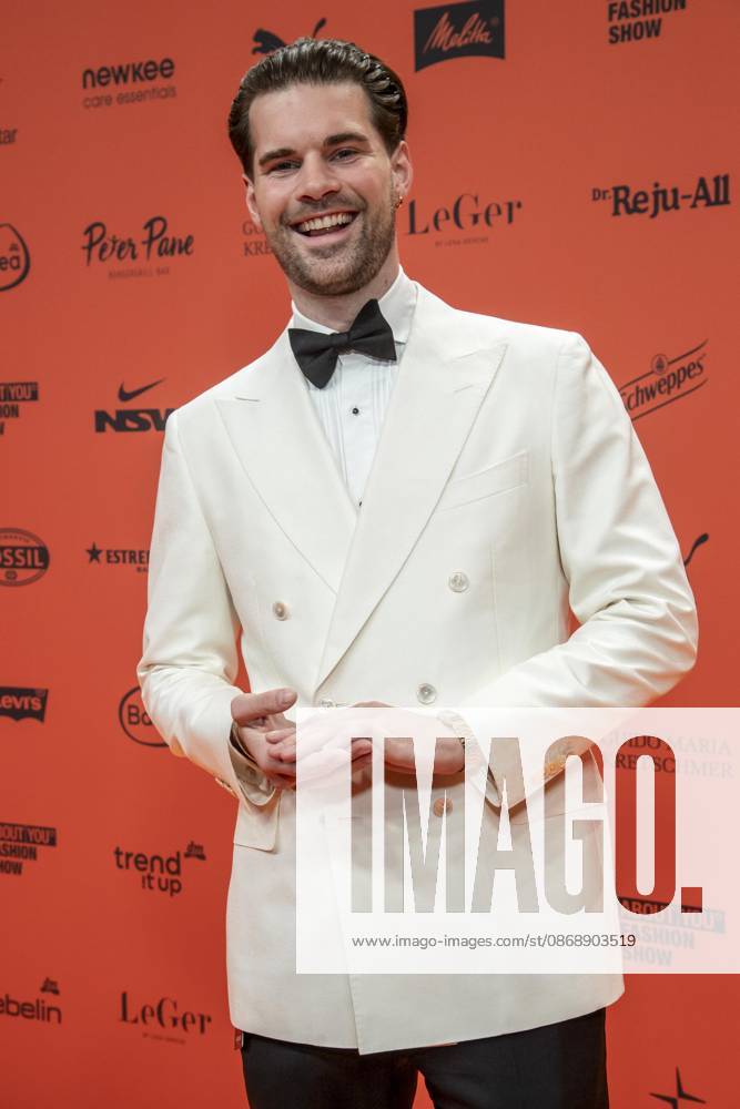 ABB ABOUTYOU- Paul Bunne zu Gast auf dem Orangenen Teppich bei der ABOUT YOU Opera Fashion Show im Admiralspalast am 07.10.2026 in Berlin Berlin Deutschland