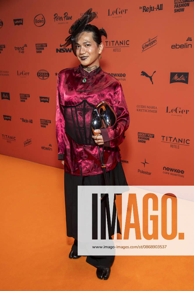 ABB ABOUTYOU- Die Huebsche zu Gast auf dem Orangenen Teppich bei der ABOUT YOU Opera Fashion Show im Admiralspalast am 07.10.2026 in Berlin Berlin Deutschland