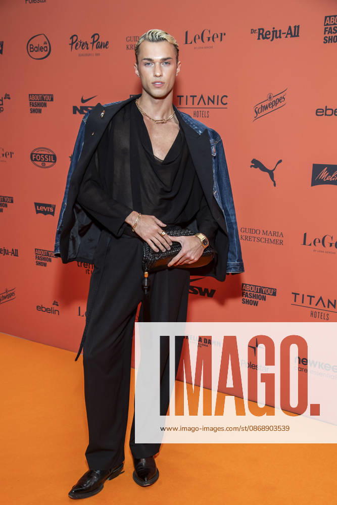 ABB ABOUTYOU- Aldin Zahirovic zu Gast auf dem Orangenen Teppich bei der ABOUT YOU Opera Fashion Show im Admiralspalast am 07.10.2026 in Berlin Berlin Deutschland