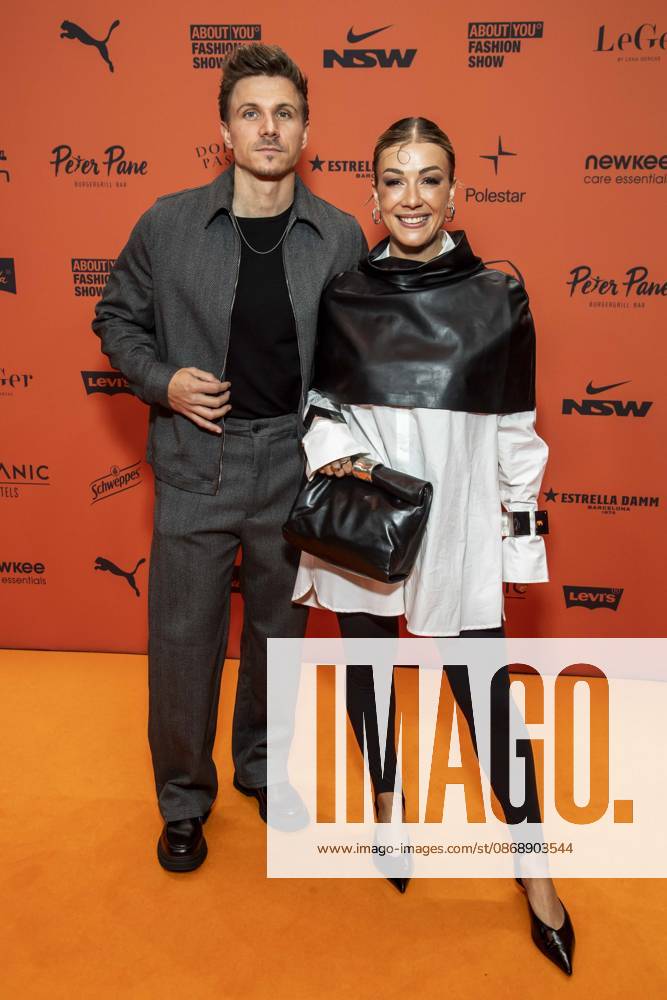 ABB ABOUTYOU- Frederic Bossier und Sabrina Nickel zu Gast auf dem Orangenen Teppich bei der ABOUT YOU Opera Fashion Show im Admiralspalast am 07.10.2026 in Berlin Berlin Deutschland