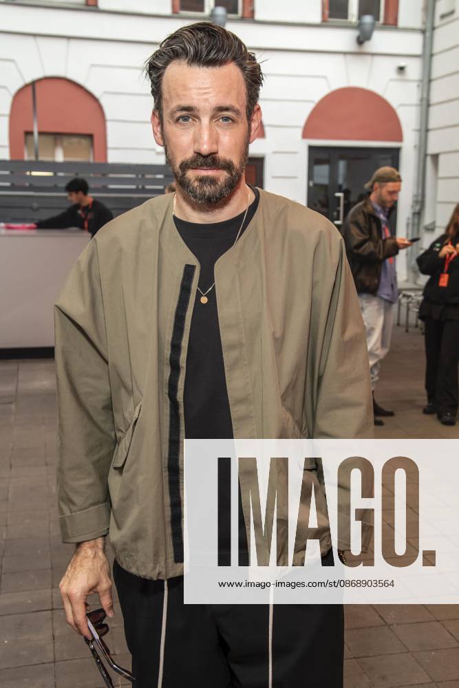 ABB ABOUTYOU- Moderator Jan Koeppen zu Gast bei der ABOUT YOU Opera Fashion Show im Admiralspalast am 07.10.2026 in Berlin Berlin Deutschland