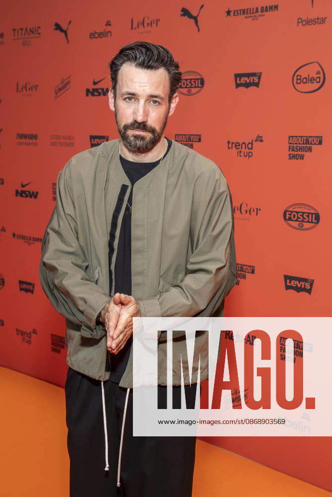 ABB ABOUTYOU- Moderator Jan Koeppen zu Gast bei der ABOUT YOU Opera Fashion Show im Admiralspalast am 07.10.2026 in Berlin Berlin Deutschland