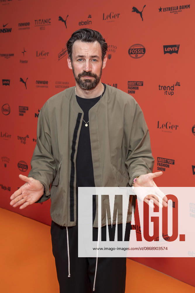 ABB ABOUTYOU- Moderator Jan Koeppen zu Gast bei der ABOUT YOU Opera Fashion Show im Admiralspalast am 07.10.2026 in Berlin Berlin Deutschland
