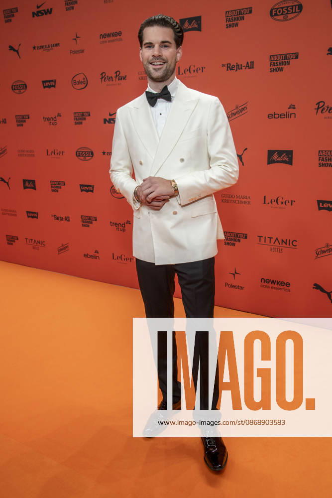 ABB ABOUTYOU- Paul Bunne zu Gast auf dem Orangenen Teppich bei der ABOUT YOU Opera Fashion Show im Admiralspalast am 07.10.2026 in Berlin Berlin Deutschland