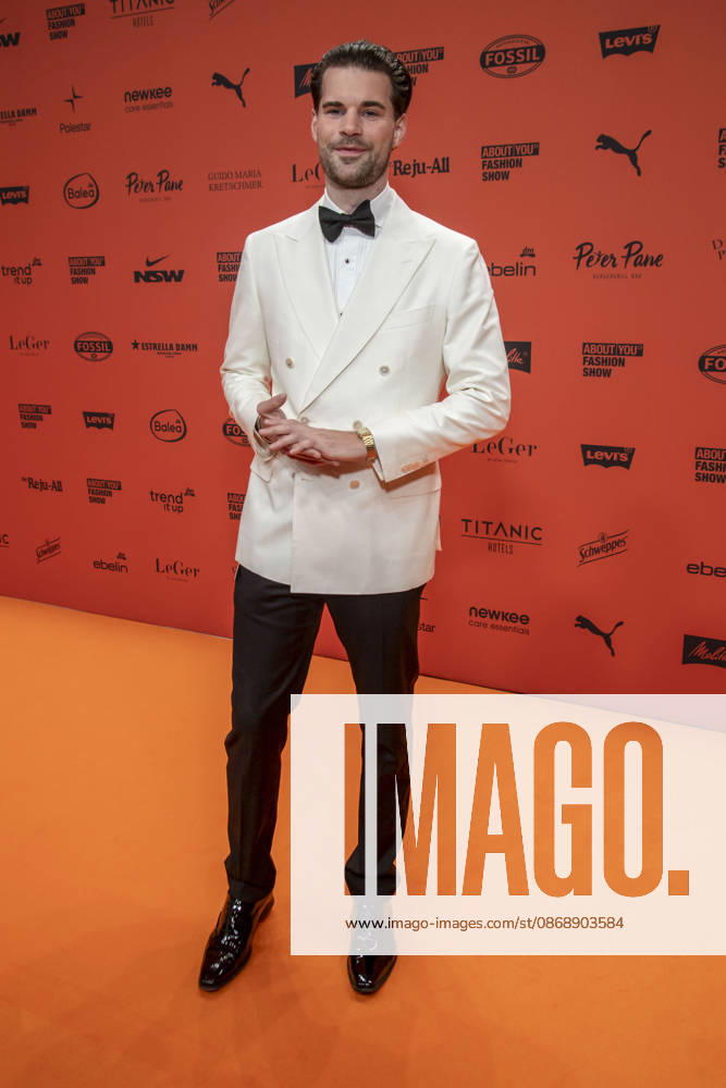 ABB ABOUTYOU- Paul Bunne zu Gast auf dem Orangenen Teppich bei der ABOUT YOU Opera Fashion Show im Admiralspalast am 07.10.2026 in Berlin Berlin Deutschland