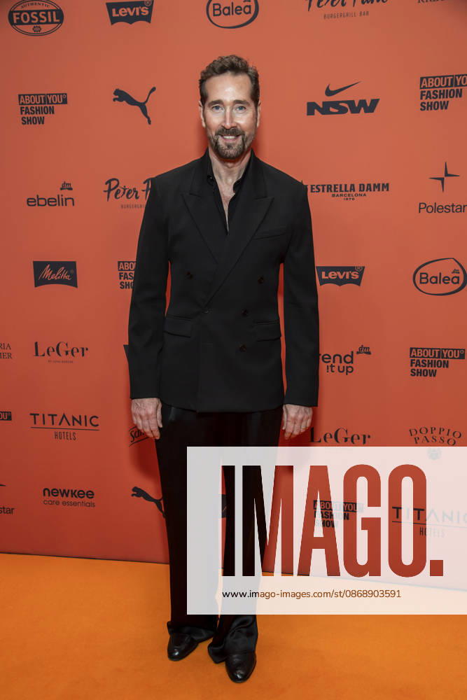 ABB ABOUTYOU- Joerg Oppermann zu Gast auf dem Orangenen Teppich bei der ABOUT YOU Opera Fashion Show im Admiralspalast am 07.10.2026 in Berlin Berlin Deutschland