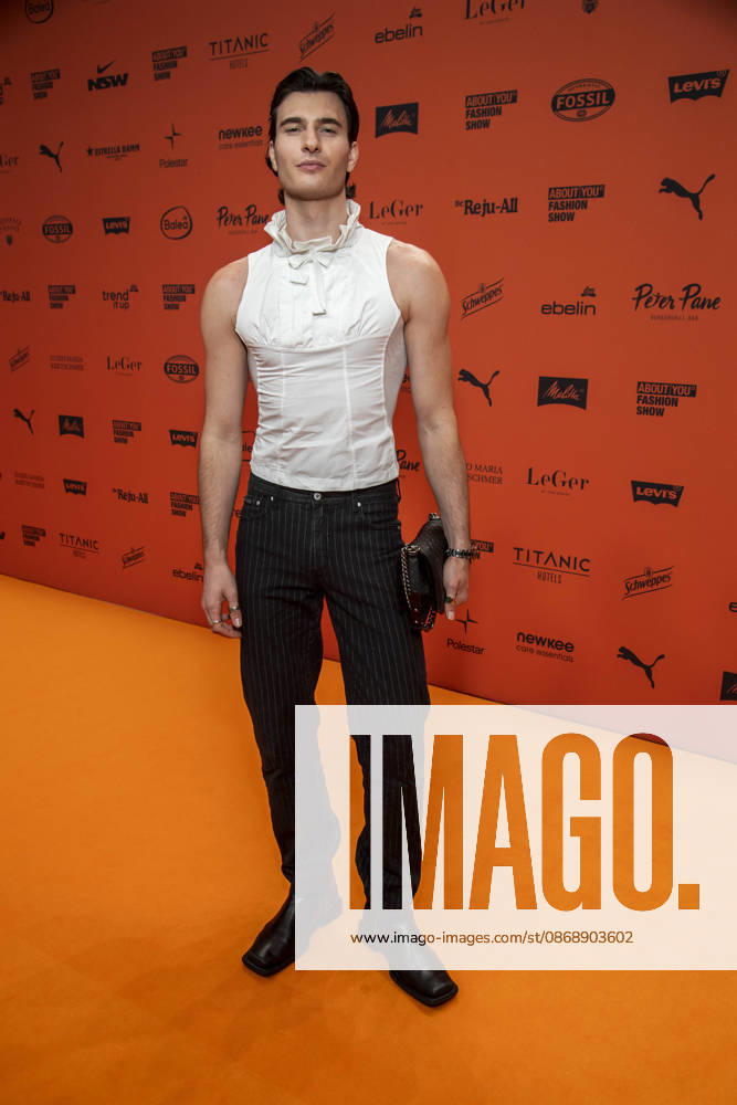 ABB ABOUTYOU- Frieder Sell zu Gast auf dem Orangenen Teppich bei der ABOUT YOU Opera Fashion Show im Admiralspalast am 07.10.2026 in Berlin Berlin Deutschland