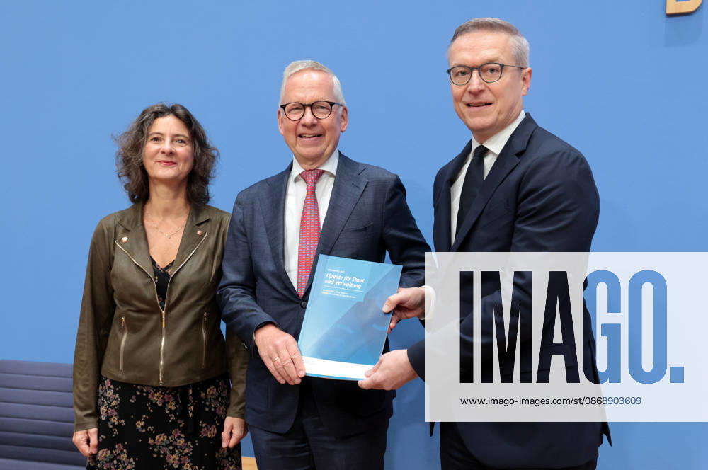 Prof. Dr. Sabine Kuhlmann, stv. Vorsitzende des NKR, Lutz Goebel, Vorsitzender des Nationalen Normenkontrollrats, Dr. Karsten Wildberger, Bundesminister für Digitalisierung und Staatsmodernisierung (BMDS), PK zu - Jahresbericht des Nationalen Normenkontrollrats zum Bürokratieabbau, Berlin