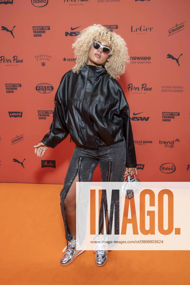 ABB ABOUTYOU- Souhaila Jaeger zu Gast auf dem Orangenen Teppich bei der ABOUT YOU Opera Fashion Show im Admiralspalast am 07.10.2026 in Berlin Berlin Deutschland