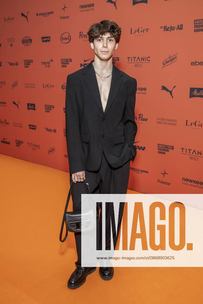 ABB ABOUTYOU- Sascha Dombrowski zu Gast auf dem Orangenen Teppich bei der ABOUT YOU Opera Fashion Show im Admiralspalast am 07.10.2026 in Berlin Berlin Deutschland