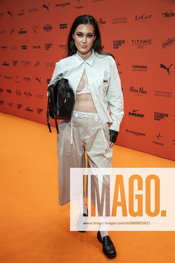 ABB ABOUTYOU- Ipek Oencel zu Gast auf dem Orangenen Teppich bei der ABOUT YOU Opera Fashion Show im Admiralspalast am 07.10.2026 in Berlin Berlin Deutschland