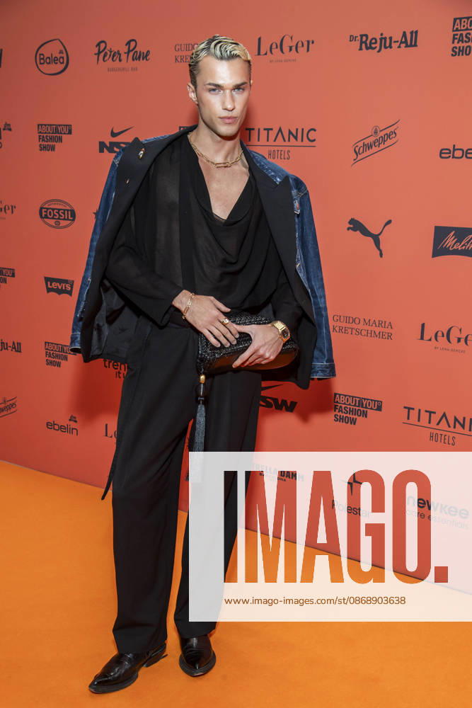 ABB ABOUTYOU- Aldin Zahirovic zu Gast auf dem Orangenen Teppich bei der ABOUT YOU Opera Fashion Show im Admiralspalast am 07.10.2026 in Berlin Berlin Deutschland