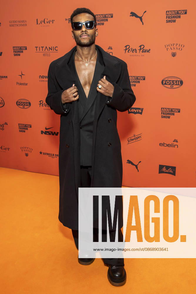 ABB ABOUTYOU- Tijan Njie zu Gast auf dem Orangenen Teppich bei der ABOUT YOU Opera Fashion Show im Admiralspalast am 07.10.2026 in Berlin Berlin Deutschland