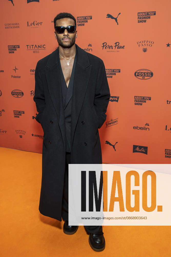 ABB ABOUTYOU- Tijan Njie zu Gast auf dem Orangenen Teppich bei der ABOUT YOU Opera Fashion Show im Admiralspalast am 07.10.2026 in Berlin Berlin Deutschland