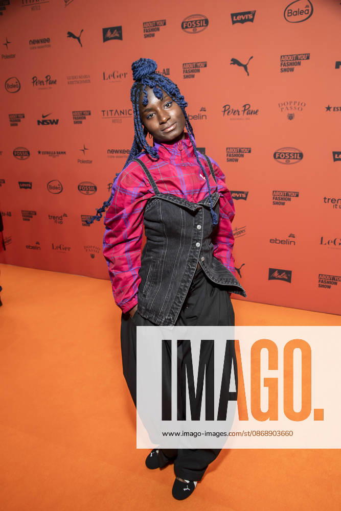 ABB ABOUTYOU- Oumi Janta zu Gast auf dem Orangenen Teppich bei der ABOUT YOU Opera Fashion Show im Admiralspalast am 07.10.2026 in Berlin Berlin Deutschland