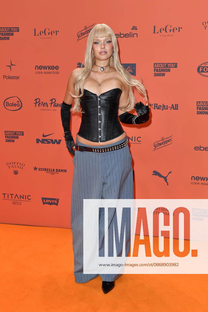 Bonnie Strange bei der ABOUT YOU Opera Modenschau in Berlin am 07.10.2026