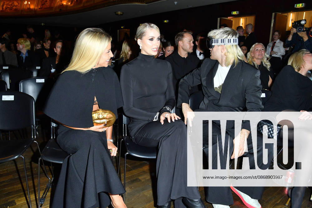 Caro Daur, Lena Gercke und Ski Aggu (bürgerlichem Namen August Jean Diederich) bei der ABOUT YOU Opera Modenschau in Berlin am 07.10.2026
