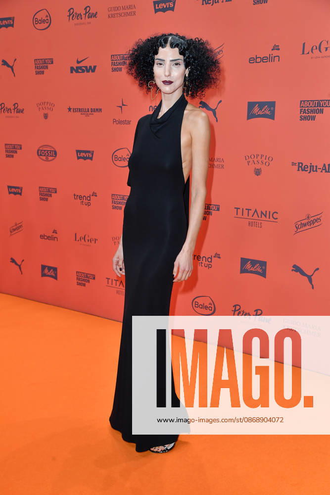 Zoe Helali bei der ABOUT YOU Opera Modenschau in Berlin am 07.10.2026