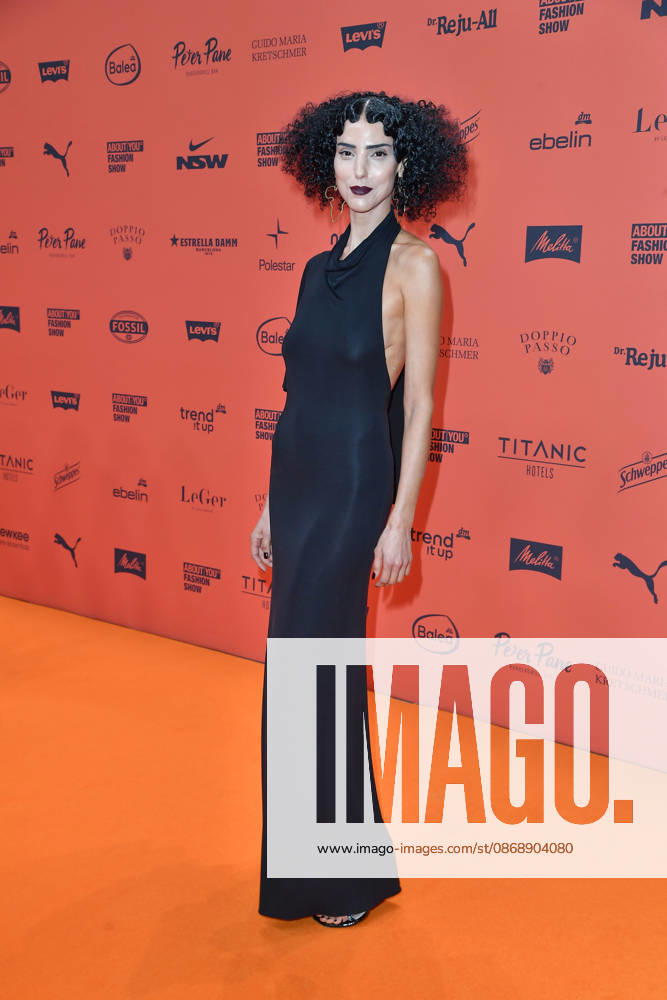 Zoe Helali bei der ABOUT YOU Opera Modenschau in Berlin am 07.10.2026