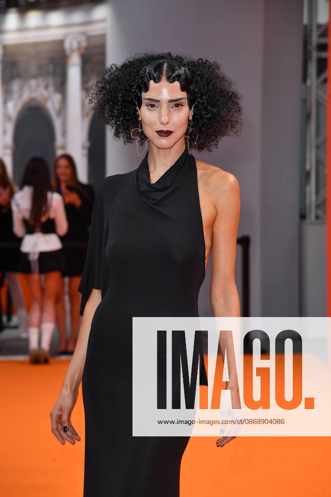 Zoe Helali bei der ABOUT YOU Opera Modenschau in Berlin am 07.10.2026
