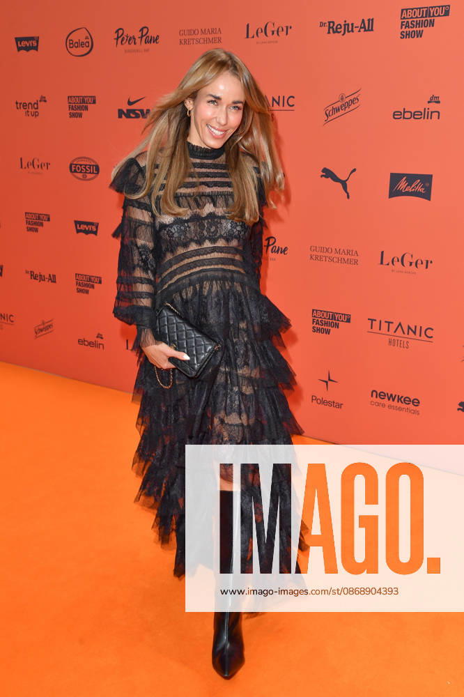 Annemarie Carpendale bei der ABOUT YOU Opera Modenschau in Berlin am 07.10.2026