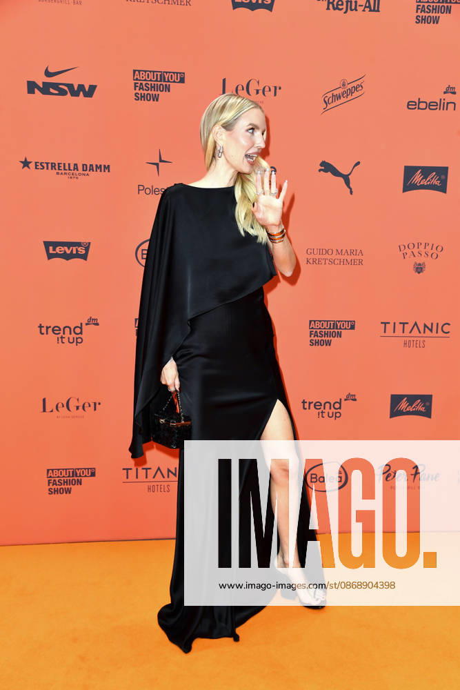 Leonie Hanne bei der ABOUT YOU Opera Modenschau in Berlin am 07.10.2026